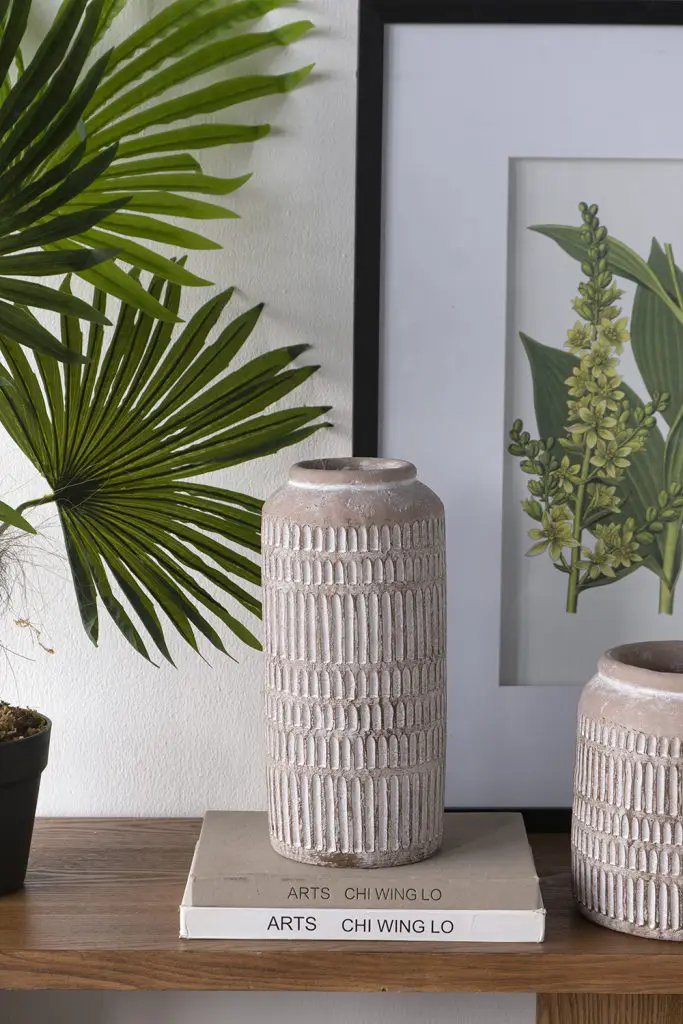 A&B Brown Sand-Cement Ribbed Vase 7" x 8" - Merchandise