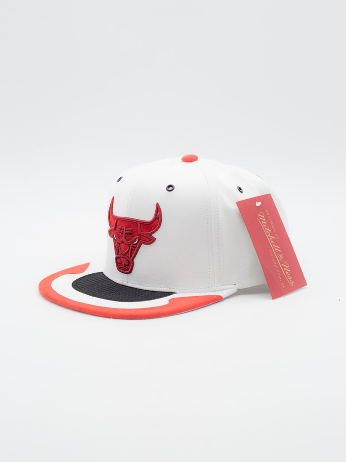 Day 4 Chicago Bulls Snapback White/Red - La Tienda de las Gorras
