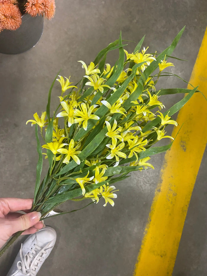 Le Fleur Mini Lily Bush 21" Yellow - Uncategorized Silk