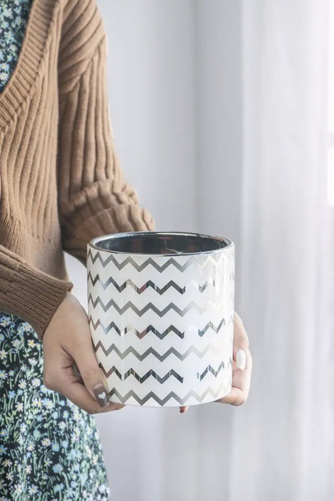 A&B Silver and White Zigzag Planter 5.5" x 5.5" - Planters Merchandise