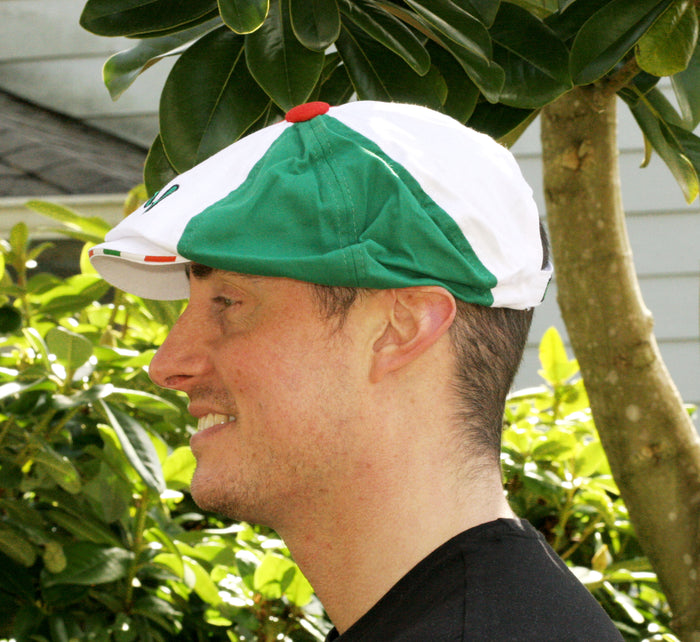 Side view of a Gatsby-style cap featuring three distinct panels in red, white, and green, arranged to reflect the Italian flag. The front displays “ITALIA” embroidered in green thread on the white section, with a red button at the crown. A bold and fashionable tribute to Italian heritage and pride.